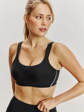 NWT- knix Engage Medium Impact Black and White Sports Bra Women's Size Medium